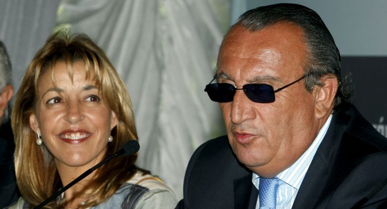 La consejera de Cultura de Valencia, Trini Miró, y el presidente de la Diputación de Castellón, Carlos Fabra, durante la presentación en 2008 Madrid de la primera edición del torneo de golf Castelló Masters Costa de Azahar. La consejera de Cultura de Valencia, Trini Miró, y el presidente de la Diputación de Castellón, Carlos Fabra, durante la presentación en 2008 Madrid de la primera edición del torneo de golf Castelló Masters Costa de Azahar.