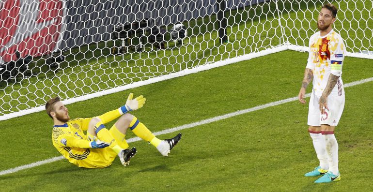 David de Gea y Sergio Ramos, tras el gol del empate de Croacia, obra de Kalinic. David de Gea y Sergio Ramos, tras el gol del empate de Croacia, obra de Kalinic.