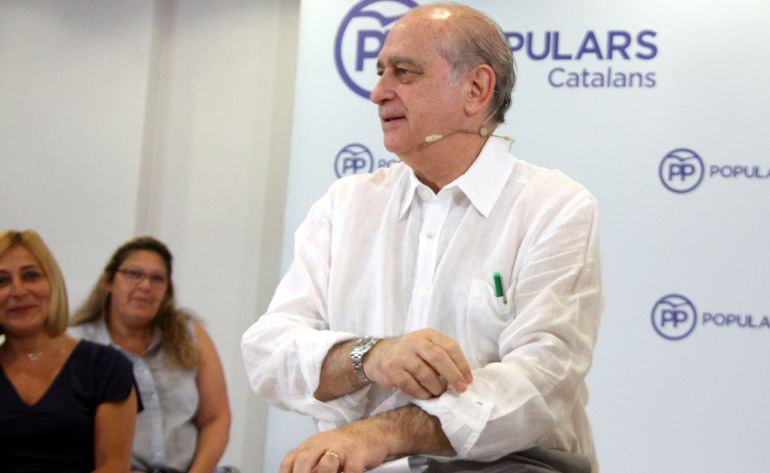 El ministro en funciones del Interior, Jorge Fernández Diaz, durante un acto de campaña en Castelldefels El ministro en funciones del Interior, Jorge Fernández Diaz, durante un acto de campaña en Castelldefels