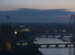 HM014. LONDRES (R.UNIDO), 23/06/2016.- Fotografía del amanecer sobre la Casa del Parlamento hoy, jueves 23 de junio de 2016, en Londres (R.Unido). El Reino Unido votó por salir de la Unión Europea (UE), según el pronóstico de la cadena británica BBC, cuando los resultados muestran una ventaja del 52 % para el "brexit" y del 48 % por la permanencia en el bloque comunitario. EFE/HANNAH MCKAY