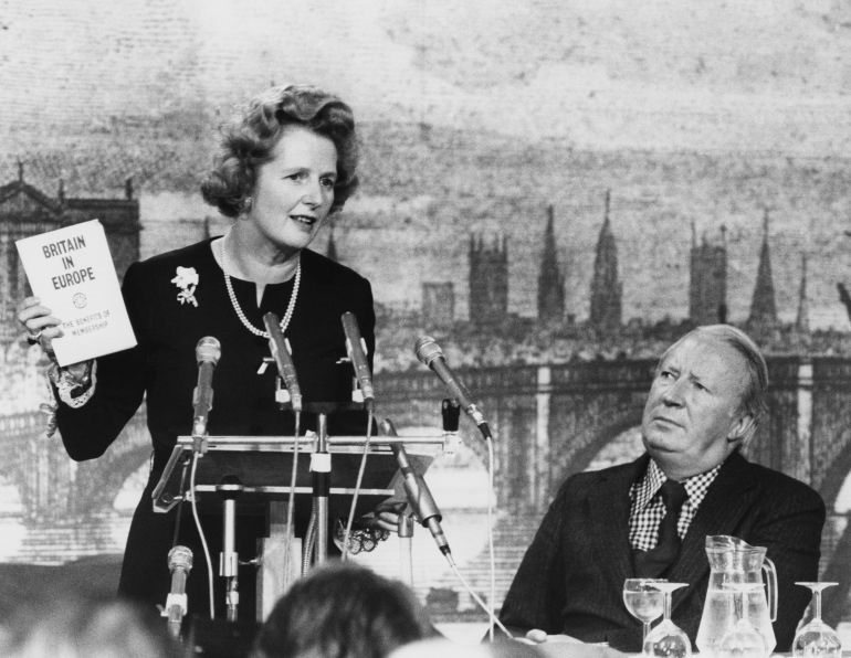Margaret Thatcher y su precedesor, Edward Heath, haciendo campaña a favor de pertenecer a la CEE en 1975 Margaret Thatcher y su precedesor, Edward Heath, haciendo campaña a favor de pertenecer a la CEE en 1975