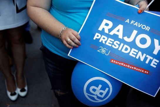 Votantes del PP dan su apoyo a Rajoy en Torrijos. Votantes del PP dan su apoyo a Rajoy en Torrijos.