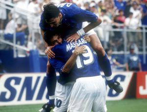 Jugadores italianos celebran la victoria ante España en el Mundial de 1994. Jugadores italianos celebran la victoria ante España en el Mundial de 1994.