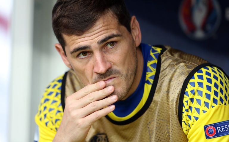 Iker Casillas, en el banquillo Iker Casillas, en el banquillo