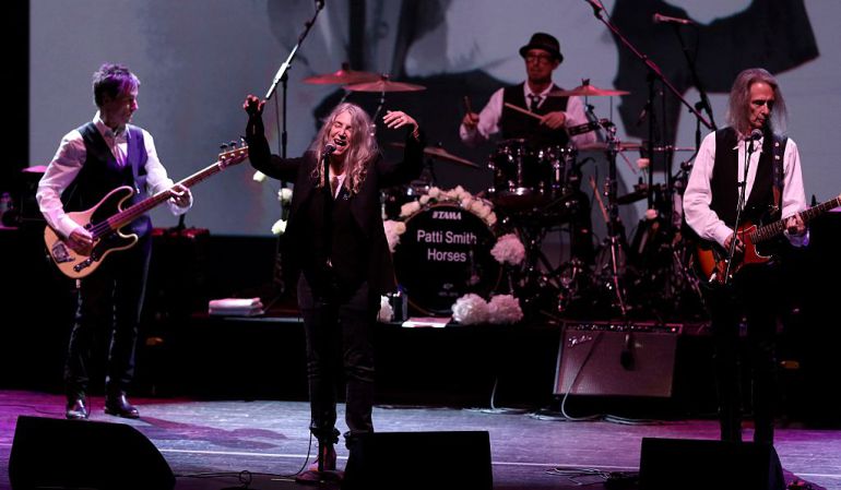 Patti Smith y su banda durante una actuación en Turquía en junio de 2016 Patti Smith y su banda durante una actuación en Turquía en junio de 2016