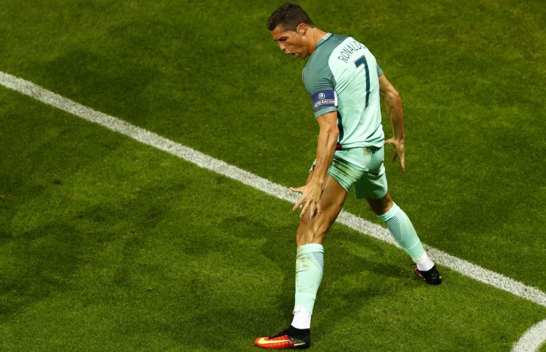 Cristiano Ronaldo celebra el primer gol de Portugal Cristiano Ronaldo celebra el primer gol de Portugal