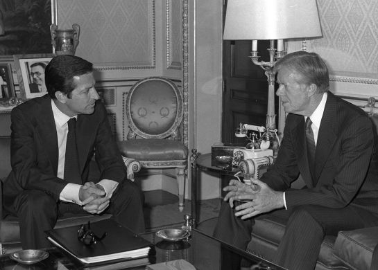 El presidente del Gobierno español, Adolfo Suárez, durante la entrevista que mantuvo con el el presidente de los Estados Unidos, Jimmy Carter (d), que estaba en España en visita oficial de 24 horas el 25 de junio de 1980. El presidente del Gobierno español, Adolfo Suárez, durante la entrevista que mantuvo con el el presidente de los Estados Unidos, Jimmy Carter (d), que estaba en España en visita oficial de 24 horas el 25 de junio de 1980.