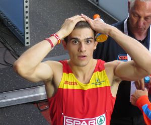 El atleta español, Bruno Hortelano, se echa las manos a la cabeza al enterarse que es campeón de Europa. El atleta español, Bruno Hortelano, se echa las manos a la cabeza al enterarse que es campeón de Europa.