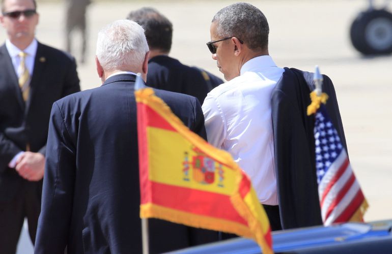 El presidente de EEUU, Barack Obama, acompañado por el ministro de Asuntos Exteriores en funciones, José Manuel García-Margallo en la base aérea de Torrejón de Ardoz. El presidente de EEUU, Barack Obama, acompañado por el ministro de Asuntos Exteriores en funciones, José Manuel García-Margallo en la base aérea de Torrejón de Ardoz.