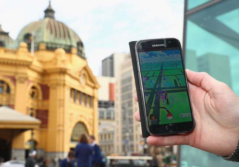 Un usuario jugando a Pokemon Go. Un usuario jugando a Pokemon Go.