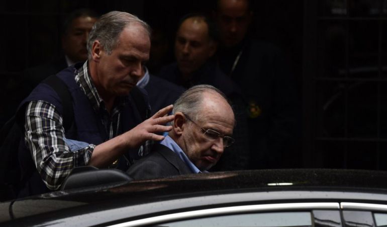 Rodrigo Rato, tras el registro de su casa, el 16 de abril de 2015. Rodrigo Rato, tras el registro de su casa, el 16 de abril de 2015.