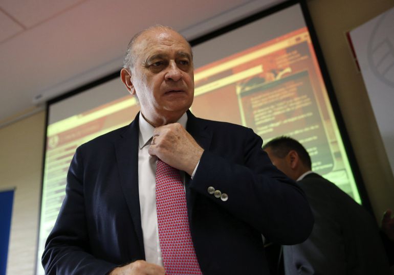 El ministro del Interior en funciones, Jorge Fernández Díaz, durante el curso de verano de la Universidad Complutense "Terrorismo Internacional: análisis de la radicalización y estrategias para la prevención" El ministro del Interior en funciones, Jorge Fernández Díaz, durante el curso de verano de la Universidad Complutense "Terrorismo Internacional: análisis de la radicalización y estrategias para la prevención"
