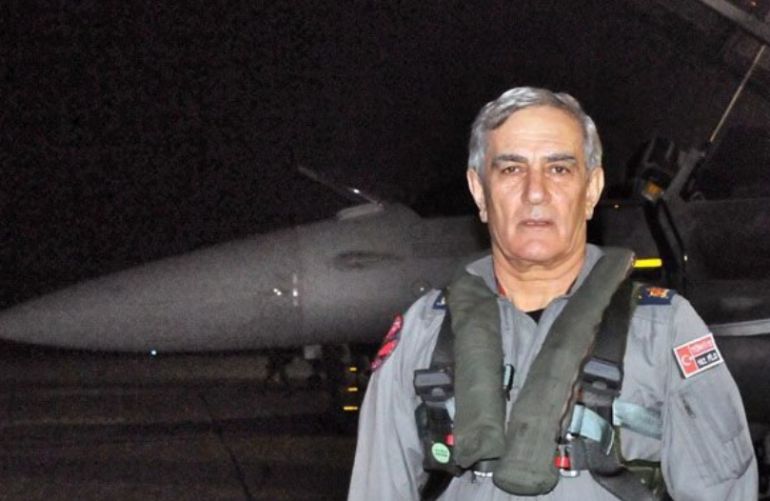 Akin Öztürk,ex jefe de la Fuerza Aérea de Turquía Akin Öztürk,ex jefe de la Fuerza Aérea de Turquía