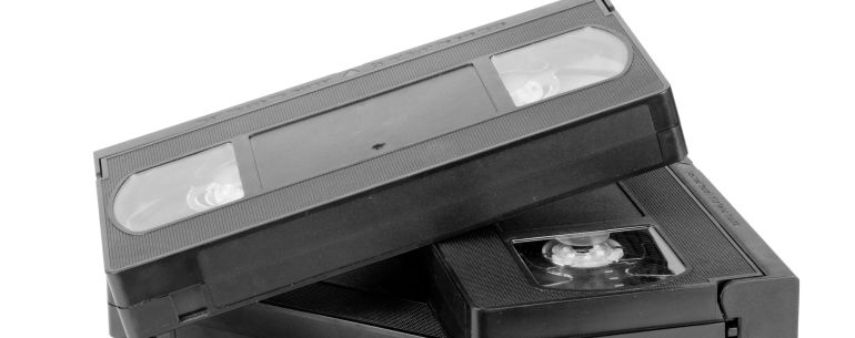 Varias cintas apiladas de VHS, el formato que compartieron varias generaciones. Varias cintas apiladas de VHS, el formato que compartieron varias generaciones.