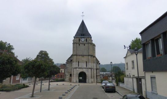 Vista de la Place de l'Église, en la localidad normanda de Saint-Etienne-du-Rouvray. Vista de la Place de l'Église, en la localidad normanda de Saint-Etienne-du-Rouvray.