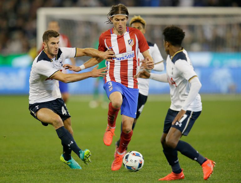 Filipe Luis, durante el partido ante el Tottenham en Melbourne Filipe Luis, durante el partido ante el Tottenham en Melbourne