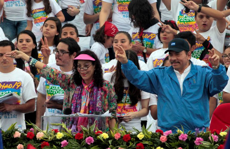 Daniel Ortega se presenta a la reelección con su esposa, Rosario Murillo, como candidata a vicepresidenta Daniel Ortega se presenta a la reelección con su esposa, Rosario Murillo, como candidata a vicepresidenta