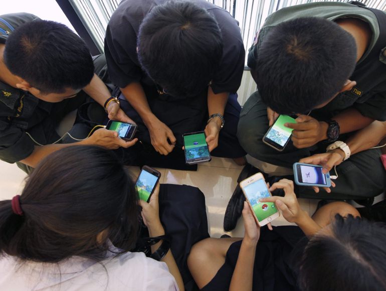 Un grupo de estudiantes participa en videojuegos "on line".
Un grupo de estudiantes participa en videojuegos "on line".