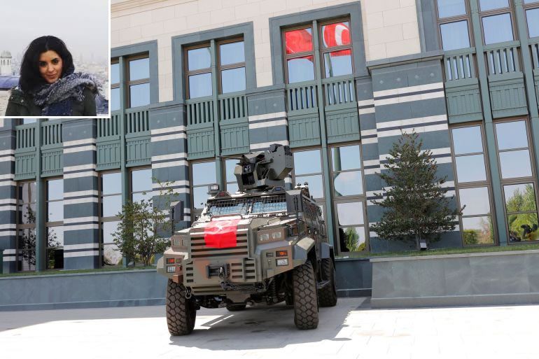En la imagen superior, Beatriz Yubero. En la imagen central, un vehículo policial armado frente al palacio presidencial de Ankara En la imagen superior, Beatriz Yubero. En la imagen central, un vehículo policial armado frente al palacio presidencial de Ankara