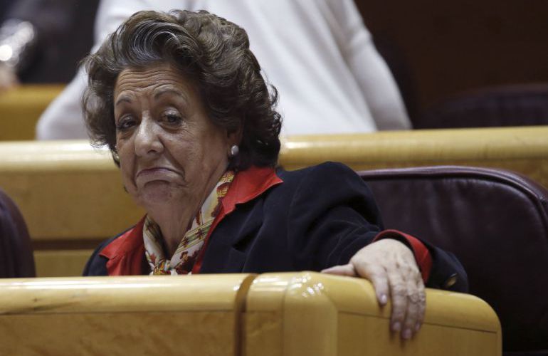 Rita Barberá, exalcaldesa de Valencia, en su escano en el Senado, en una fotografía de archivo. Rita Barberá, exalcaldesa de Valencia, en su escano en el Senado, en una fotografía de archivo.