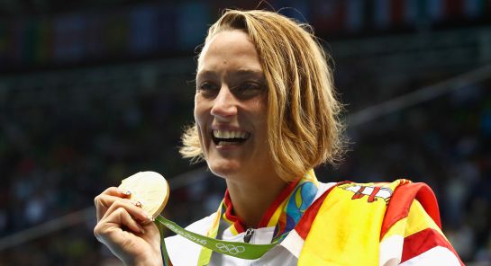 RIO DE JANEIRO, BRAZIL - AUGUST 10: Gold medalist Mireia Belmonte Garcia of Spain poses during the medal ceremony for the Women's 200m Butterfly Final on Day 5 of the Rio 2016 Olympic Games at the Olympic Aquatics Stadium on August 10, 2016 in Rio de Janeiro, Brazil. (Photo by Clive Rose/Getty Images) RIO DE JANEIRO, BRAZIL - AUGUST 10: Gold medalist Mireia Belmonte Garcia of Spain poses during the medal ceremony for the Women's 200m Butterfly Final on Day 5 of the Rio 2016 Olympic Games at the Olympic Aquatics Stadium on August 10, 2016 in Rio de Janeiro, Brazil. (Photo by Clive Rose/Getty Images)