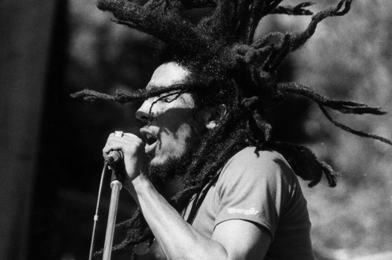 El músico jamaicano Bob Marley durante una actuación en los años 70 El músico jamaicano Bob Marley durante una actuación en los años 70