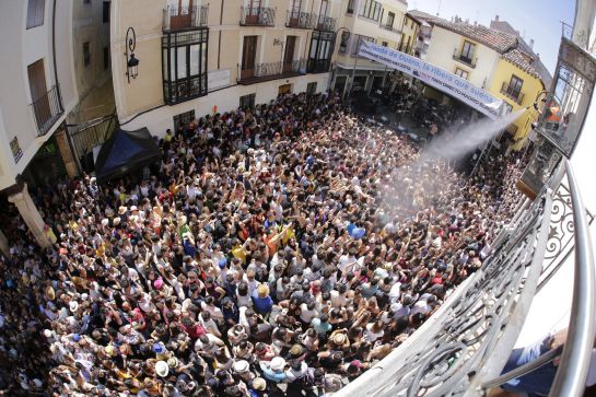Los servicios de mantenimiento refrescan al público en el Sonorama Ribera Los servicios de mantenimiento refrescan al público en el Sonorama Ribera