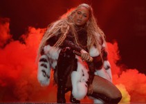 Beyoncé reina en los premios MTV