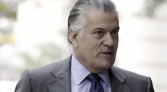 Luis Bárcenas, en una imagen a la salida de la Audiencia Nacional. Luis Bárcenas, en una imagen a la salida de la Audiencia Nacional.