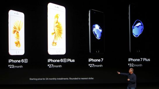Phil Schiller, durante la presentación de los nuevos terminales. Phil Schiller, durante la presentación de los nuevos terminales.