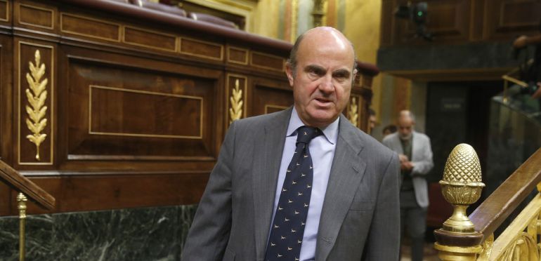 Luis de Guindos, ministros de Economía en funciones. Luis de Guindos, ministros de Economía en funciones.