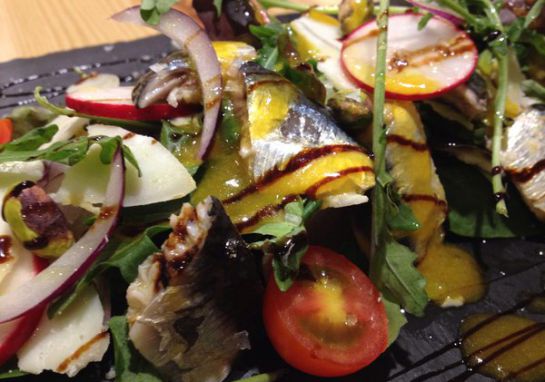 Endalada de sardinas marinadas con vinagreta de higo chumbo. Endalada de sardinas marinadas con vinagreta de higo chumbo.