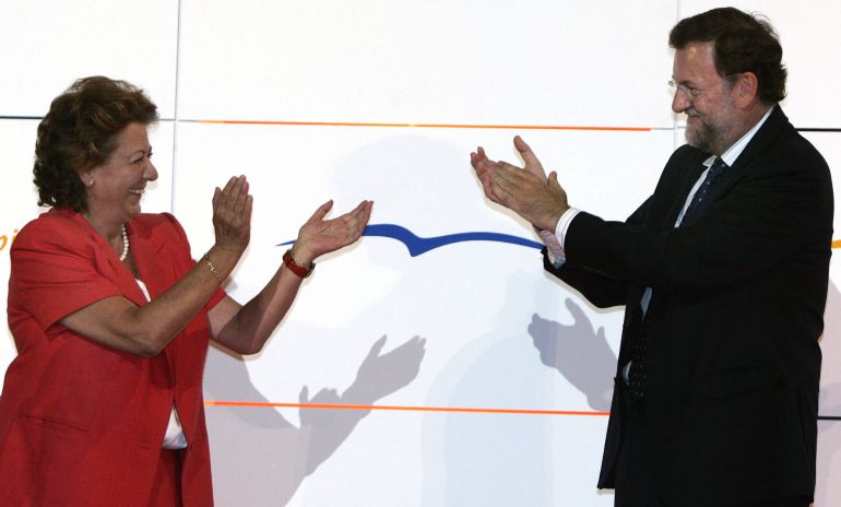 La alcadesa de Valencia, Rita Barberá, y el presidente del PP, Mariano Rajoy, en una imagen de septiembre de 2006. La alcadesa de Valencia, Rita Barberá, y el presidente del PP, Mariano Rajoy, en una imagen de septiembre de 2006.