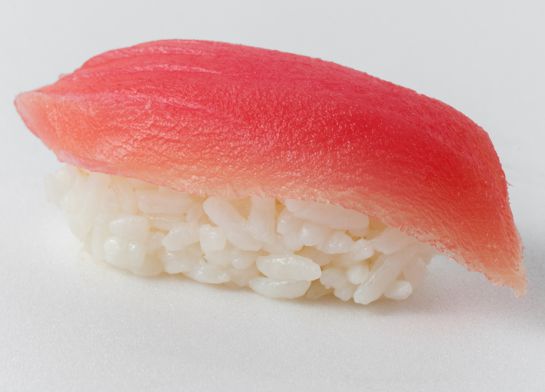 El nigiri de atún es uno de los símbolos de la cocina japonesa. La enorme demanda del país ´nipón marca los precios de este producto a nivel mundial. El nigiri de atún es uno de los símbolos de la cocina japonesa. La enorme demanda del país ´nipón marca los precios de este producto a nivel mundial.