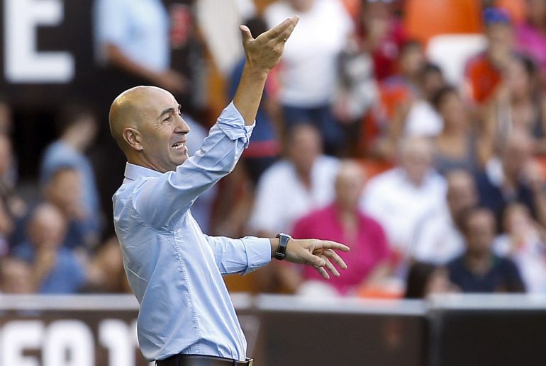 Ayestarán dirige un partido Ayestarán dirige un partido