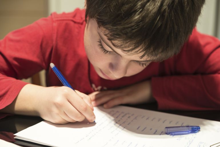 Los padres de la escuela pública, contra los deberes escolares Los padres de la escuela pública, contra los deberes escolares
