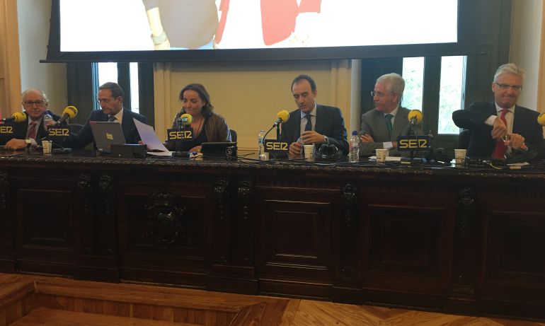 Los cinco presidentes de sala del Supremo con Pepa Bueno en la edición especial de Hoy por Hoy Los cinco presidentes de sala del Supremo con Pepa Bueno en la edición especial de Hoy por Hoy