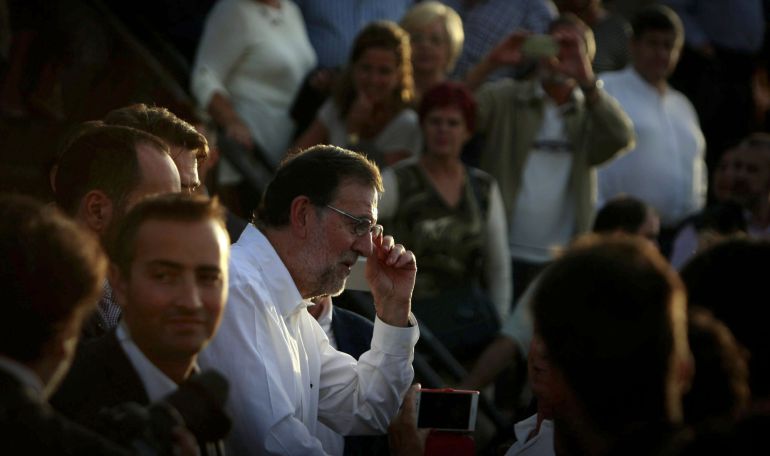 El presidente del PP y del Gobierno en funciones, Mariano Rajoy, durante un mitin en el municipio coruñés de Betanzos El presidente del PP y del Gobierno en funciones, Mariano Rajoy, durante un mitin en el municipio coruñés de Betanzos