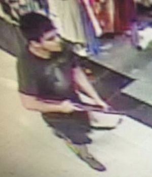 El joven que ha entrado armado en el centro comercial El joven que ha entrado armado en el centro comercial
