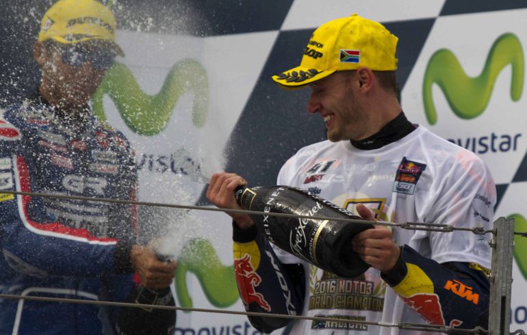 Brad Binder celebra la victoria en el Mundial de Moto3 Brad Binder celebra la victoria en el Mundial de Moto3