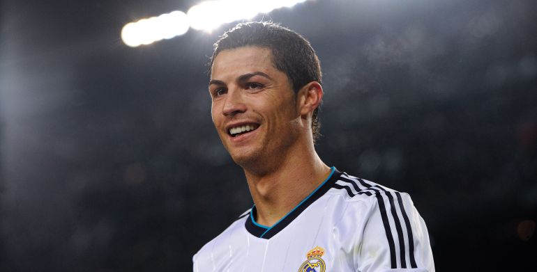 Cristiano Ronaldo sonríe tras marcar un tanto Cristiano Ronaldo sonríe tras marcar un tanto