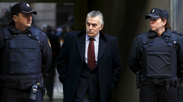 Luis Bárcenas a la salida de la Audiencia Nacional en una imagen de archivo Luis Bárcenas a la salida de la Audiencia Nacional en una imagen de archivo