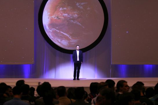 Elon Musk anuncia su plan de colonizar Marte. Elon Musk anuncia su plan de colonizar Marte.