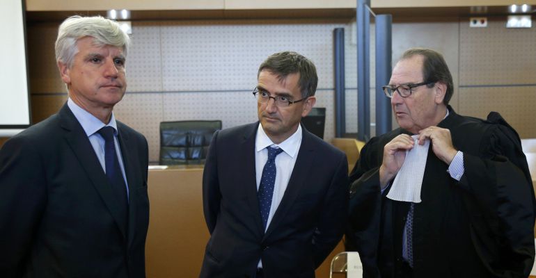 El presidente ejecutivo encargado de las relaciones laborales y recursos humanos de Air France, Xavier Broseta, junto a Pierre Plissonnier y Christian Charriere-Bournaze. El presidente ejecutivo encargado de las relaciones laborales y recursos humanos de Air France, Xavier Broseta, junto a Pierre Plissonnier y Christian Charriere-Bournaze.