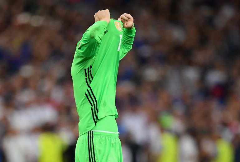 El portero del Bayern, Manuel Neuer, se lamenta al recibir un gol. El portero del Bayern, Manuel Neuer, se lamenta al recibir un gol.