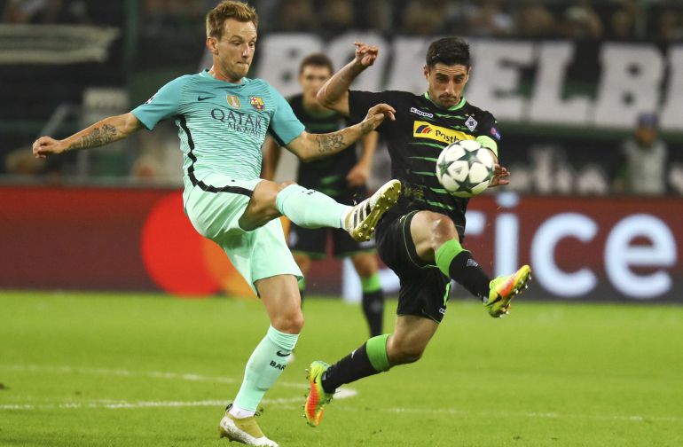 Ivan Rakitic, durante el partido ante el Gladbach Ivan Rakitic, durante el partido ante el Gladbach