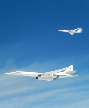 Los dos Tupolev 160 Blackjack rusos interceptados, fotografiados por el Ejército del Aire francés. Los dos Tupolev 160 Blackjack rusos interceptados, fotografiados por el Ejército del Aire francés.