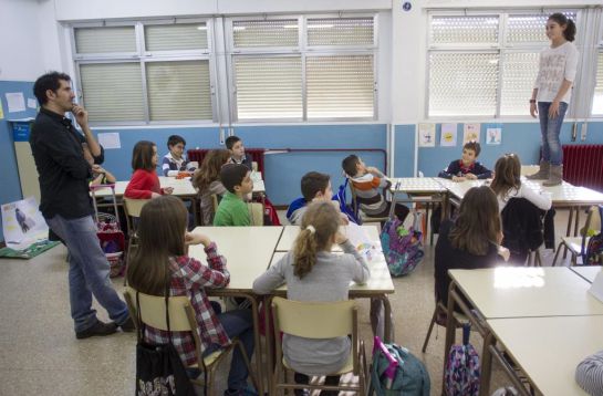 César Bona en una clase. César Bona en una clase.