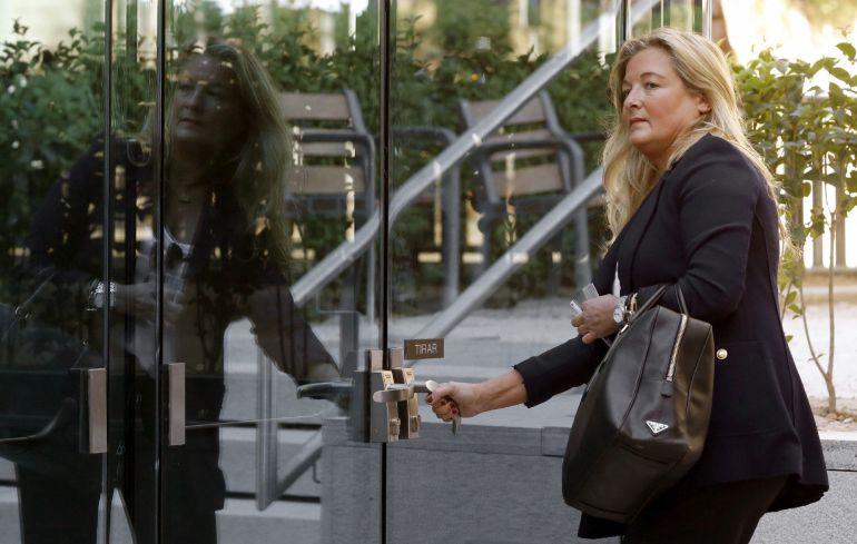 La abogada de Manos Limpias Virginia López Negrete, a su llegada a la Audiencia Nacional donde compareció como investigada por presionar al BBVA amenazando con pedir la imputación de su directivo Antonio Ballabriga en el caso Nóos La abogada de Manos Limpias Virginia López Negrete, a su llegada a la Audiencia Nacional donde compareció como investigada por presionar al BBVA amenazando con pedir la imputación de su directivo Antonio Ballabriga en el caso Nóos