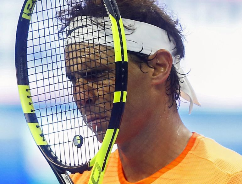 El tenista español Rafael Nadal lamenta perder un punto ante el búlgaro Grigor Dimitrov. El tenista español Rafael Nadal lamenta perder un punto ante el búlgaro Grigor Dimitrov.